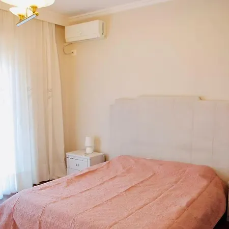 Eden Apartment *
